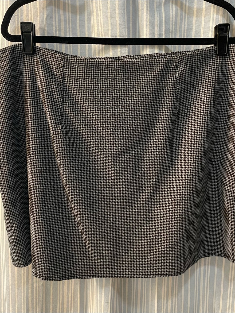 Old Navy Black and White Mini Skirt - Houndstooth